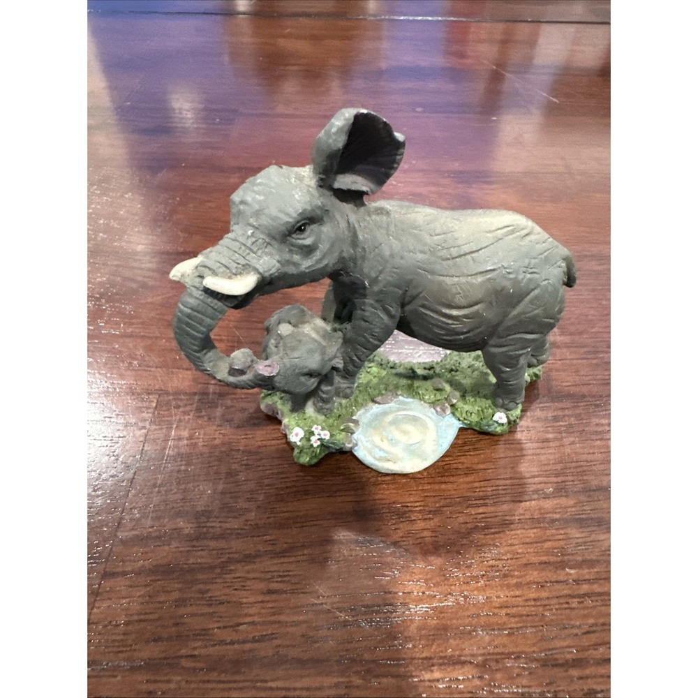 Glass Elephant Figurine Nick Nack Momma And Baby 2.5x3‎